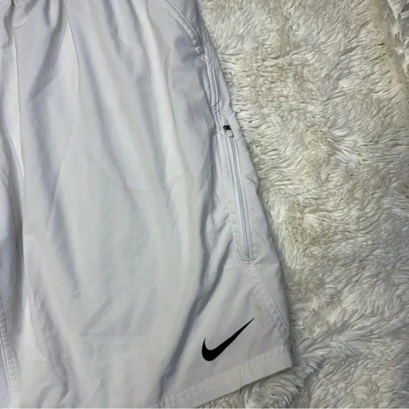 Nike Mens XXL white Athletic Shorts no liner 11” inseam additional zipper pocket - Picture 3 of 10